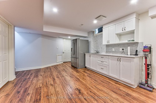270 Springvalley Crescent, Hamilton, ON - Indoor Photo Showing Kitchen