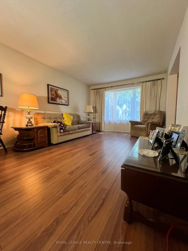 4156 Wheelwright Crescent, Mississauga, ON - Indoor Photo Showing Living Room