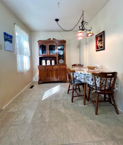 4156 Wheelwright Crescent, Mississauga, ON - Indoor Photo Showing Dining Room
