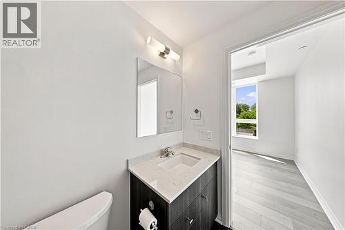 101 Golden Eagle Road Unit# 215, Waterloo, ON - Indoor Photo Showing Bathroom