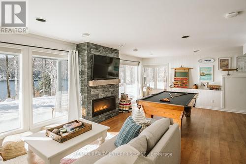 140 Rachels Lane, Huntsville, ON - Indoor With Fireplace