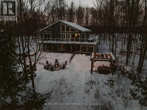 Truly built for four seasons enjoyment - 140 Rachels Lane, Huntsville, ON - Outdoor