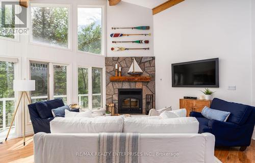 140 Rachels Lane, Huntsville, ON - Indoor Photo Showing Living Room With Fireplace