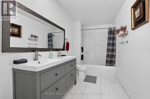 24 Charles Street, Port Colborne, ON - Indoor Photo Showing Bathroom
