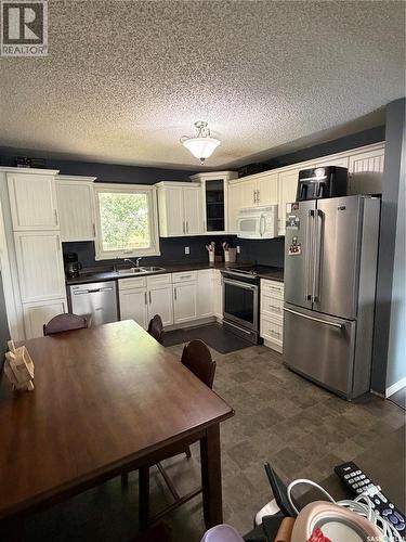 348 Myrtle Avenue, Yorkton, SK - Indoor Photo Showing Kitchen