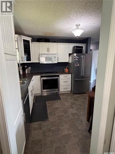 348 Myrtle Avenue, Yorkton, SK - Indoor Photo Showing Kitchen With Double Sink