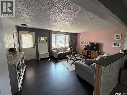 348 Myrtle Avenue, Yorkton, SK - Indoor Photo Showing Living Room