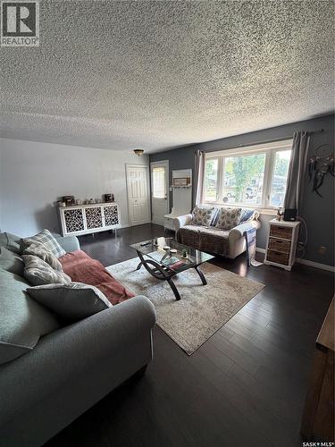 348 Myrtle Avenue, Yorkton, SK - Indoor Photo Showing Living Room