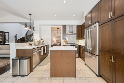 38 Scott Boulevard, Milton, ON - Indoor Photo Showing Kitchen With Stainless Steel Kitchen With Upgraded Kitchen