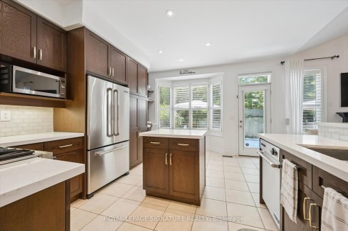38 Scott Boulevard, Milton, ON - Indoor Photo Showing Kitchen With Stainless Steel Kitchen