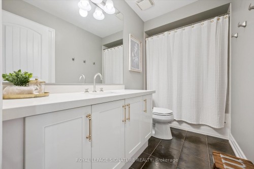 38 Scott Boulevard, Milton, ON - Indoor Photo Showing Bathroom
