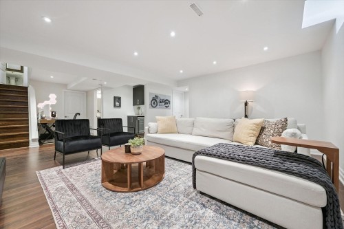 38 Scott Boulevard, Milton, ON - Indoor Photo Showing Living Room