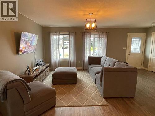8221 19A Street, Dawson Creek, BC - Indoor Photo Showing Living Room