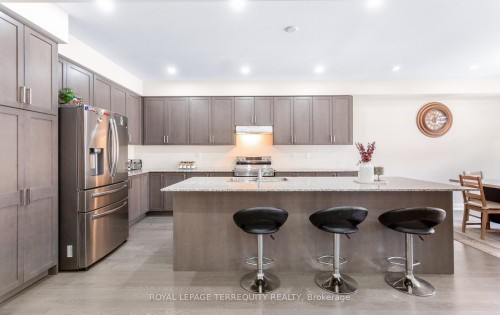 242 Factor Street, Vaughan, ON - Indoor Photo Showing Kitchen With Upgraded Kitchen