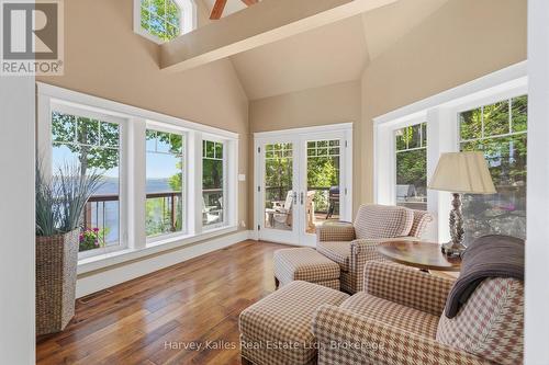 161 Town Line Road E, Huntsville (Chaffey), ON - Indoor Photo Showing Living Room