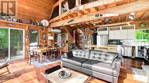 1316 Wahta #2 Road S, Georgian Bay (Gibson), ON - Indoor Photo Showing Living Room