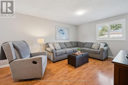 395 Strathallan Street, Centre Wellington (Fergus), ON - Indoor Photo Showing Living Room