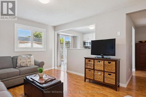 395 Strathallan Street, Centre Wellington (Fergus), ON - Indoor Photo Showing Living Room