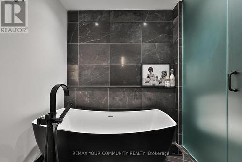 208 - 280 Howland Avenue, Toronto, ON - Indoor Photo Showing Bathroom