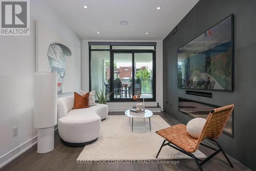 208 - 280 Howland Avenue, Toronto, ON - Indoor