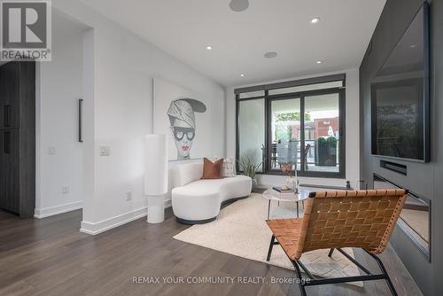 208 - 280 Howland Avenue, Toronto, ON - Indoor Photo Showing Living Room