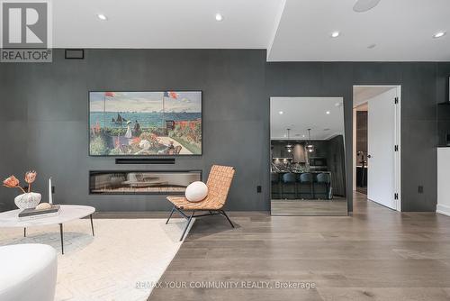 208 - 280 Howland Avenue, Toronto, ON - Indoor