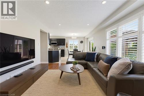 314 Brigadoon Drive, Hamilton, ON - Indoor Photo Showing Living Room