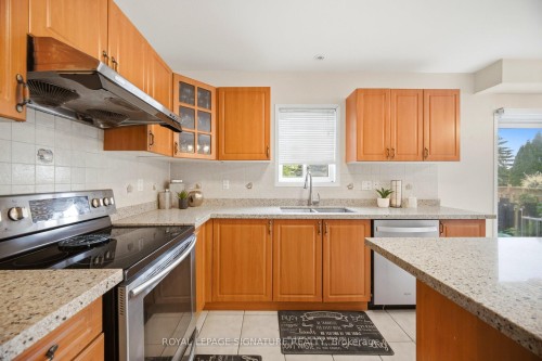 34 Nina Place N, Brampton, ON - Indoor Photo Showing Kitchen With Double Sink