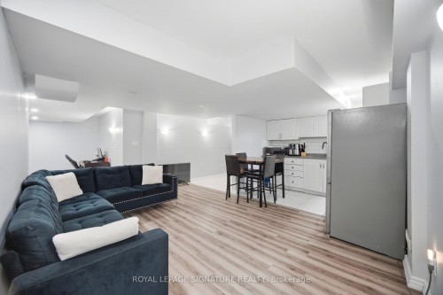 34 Nina Place N, Brampton, ON - Indoor Photo Showing Living Room
