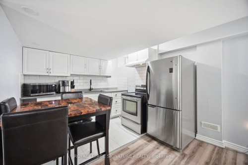 34 Nina Place N, Brampton, ON - Indoor Photo Showing Kitchen