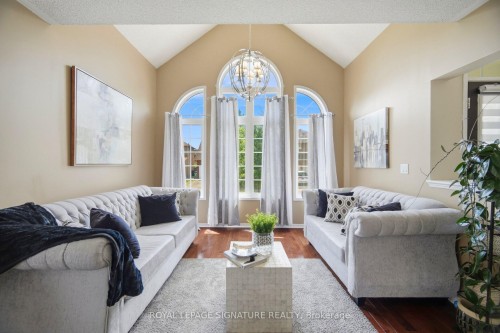 34 Nina Place N, Brampton, ON - Indoor Photo Showing Living Room