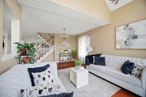 34 Nina Place N, Brampton, ON - Indoor Photo Showing Living Room