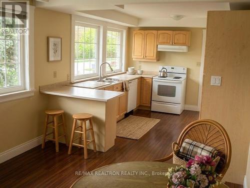 166 WELDRICK ROAD  Richmond Hill, ON L4C 3V1