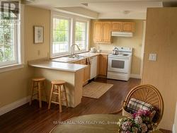 166 WELDRICK ROAD Richmond Hill, ON L4C 3V1