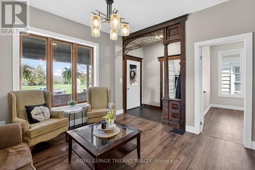 73.5 Hughes Street, St. Thomas, ON - Indoor Photo Showing Living Room