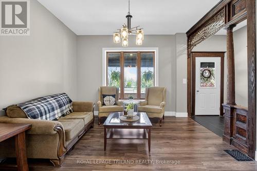 73.5 Hughes Street, St. Thomas, ON - Indoor Photo Showing Living Room