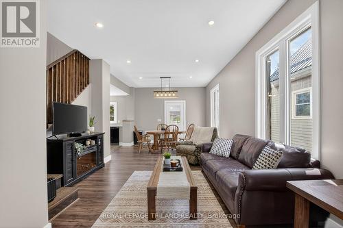 73.5 Hughes Street, St. Thomas, ON - Indoor Photo Showing Living Room