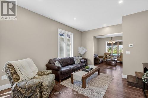 73.5 Hughes Street, St. Thomas, ON - Indoor Photo Showing Living Room
