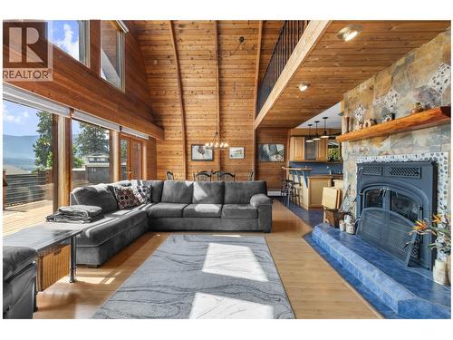 5261 Lakeshore Road Ne, Salmon Arm, BC - Indoor Photo Showing Living Room With Fireplace