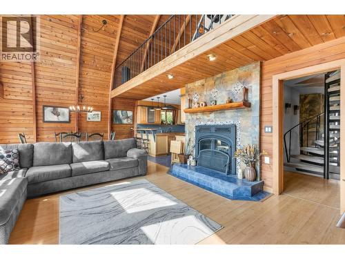 5261 Lakeshore Road Ne, Salmon Arm, BC - Indoor Photo Showing Living Room With Fireplace