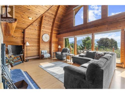 5261 Lakeshore Road Ne, Salmon Arm, BC - Indoor Photo Showing Living Room With Fireplace