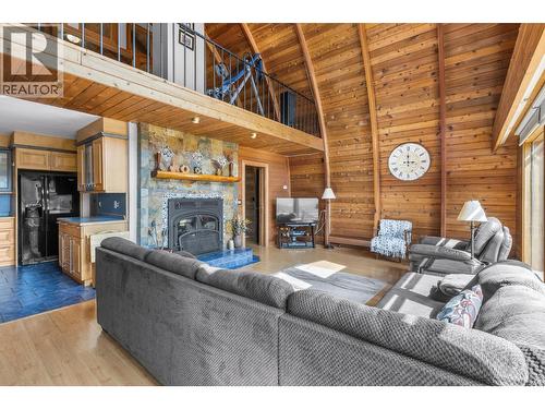 5261 Lakeshore Road Ne, Salmon Arm, BC - Indoor Photo Showing Living Room With Fireplace