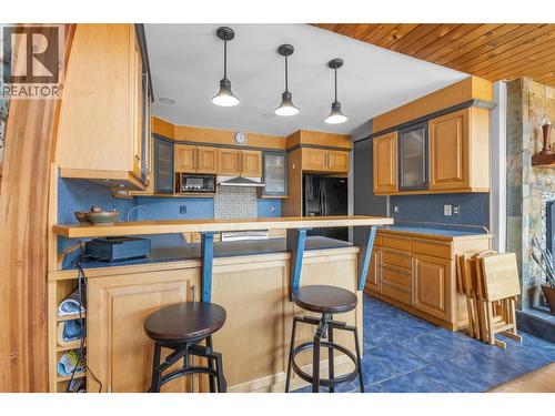 5261 Lakeshore Road Ne, Salmon Arm, BC - Indoor Photo Showing Kitchen