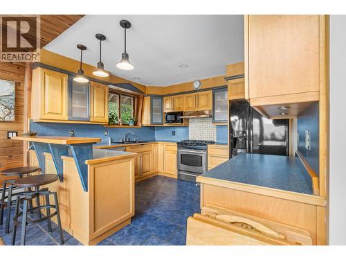 5261 Lakeshore Road Ne, Salmon Arm, BC - Indoor Photo Showing Kitchen
