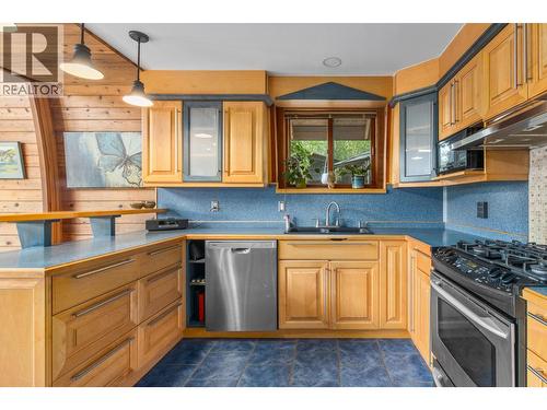 5261 Lakeshore Road Ne, Salmon Arm, BC - Indoor Photo Showing Kitchen With Double Sink