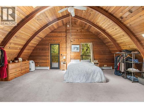 5261 Lakeshore Road Ne, Salmon Arm, BC - Indoor Photo Showing Bedroom