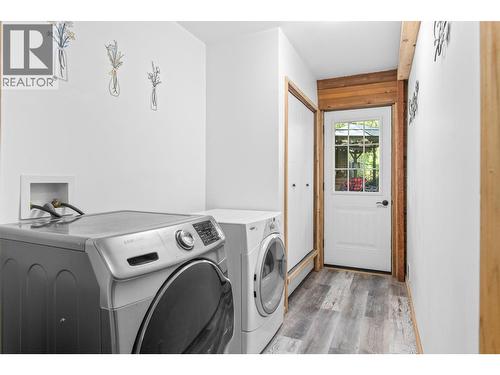 5261 Lakeshore Road Ne, Salmon Arm, BC - Indoor Photo Showing Laundry Room
