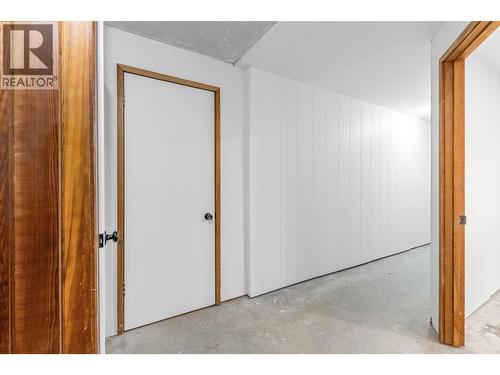 5261 Lakeshore Road Ne, Salmon Arm, BC - Indoor Photo Showing Other Room