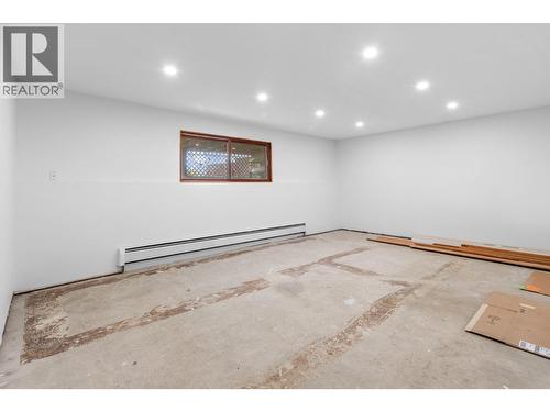 5261 Lakeshore Road Ne, Salmon Arm, BC - Indoor