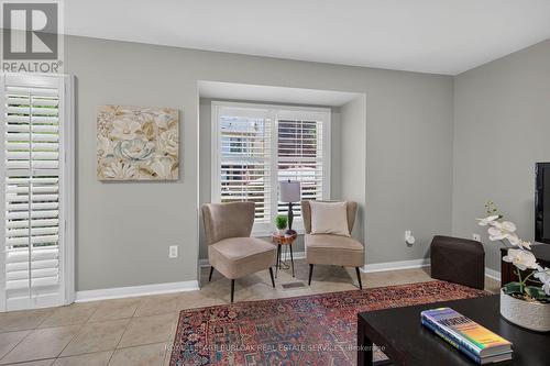5660 Rosaline Road, Burlington, ON - Indoor Photo Showing Living Room